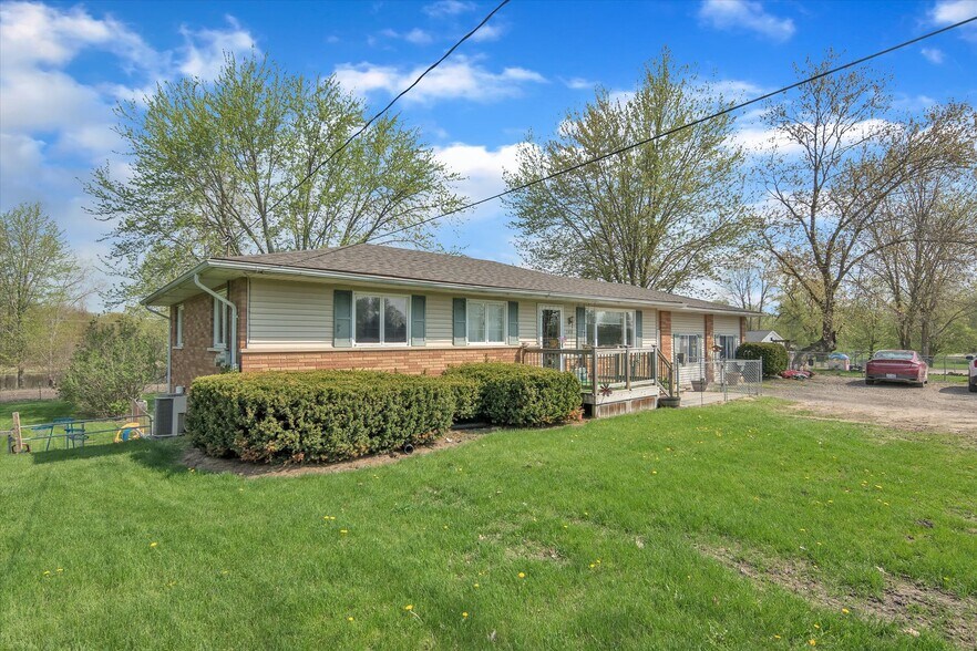 1401 E M36, Pinckney, MI 48169 Office for Sale