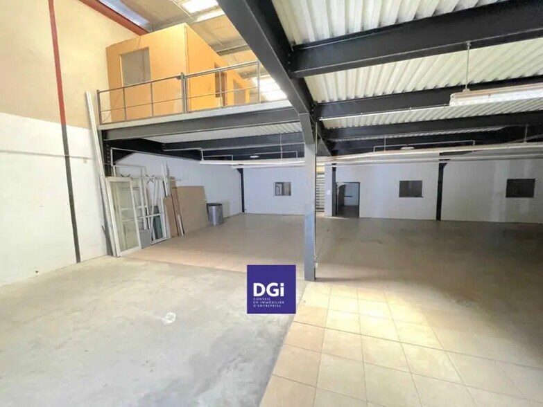 Flex in Nîmes for lease - Interior Photo - Image 3 of 13