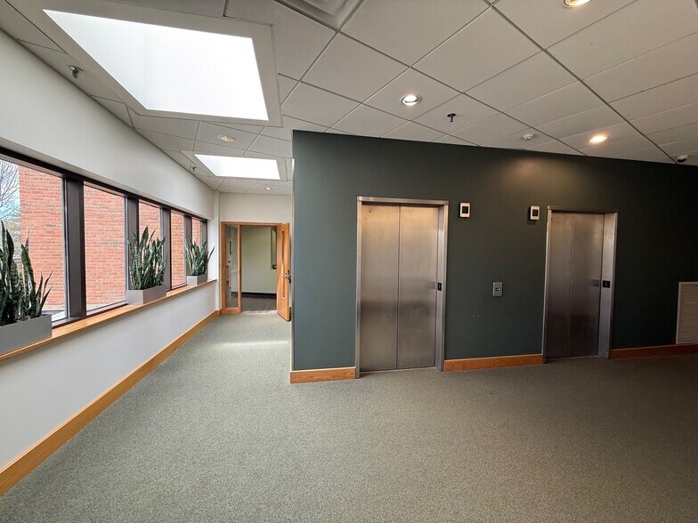 100 Foden Rd, South Portland, ME for lease - Building Photo - Image 2 of 13