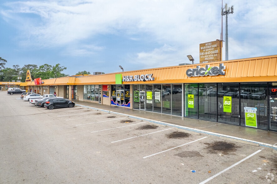 5702-5744 W Little York Rd, Houston, TX for lease - Building Photo - Image 3 of 17