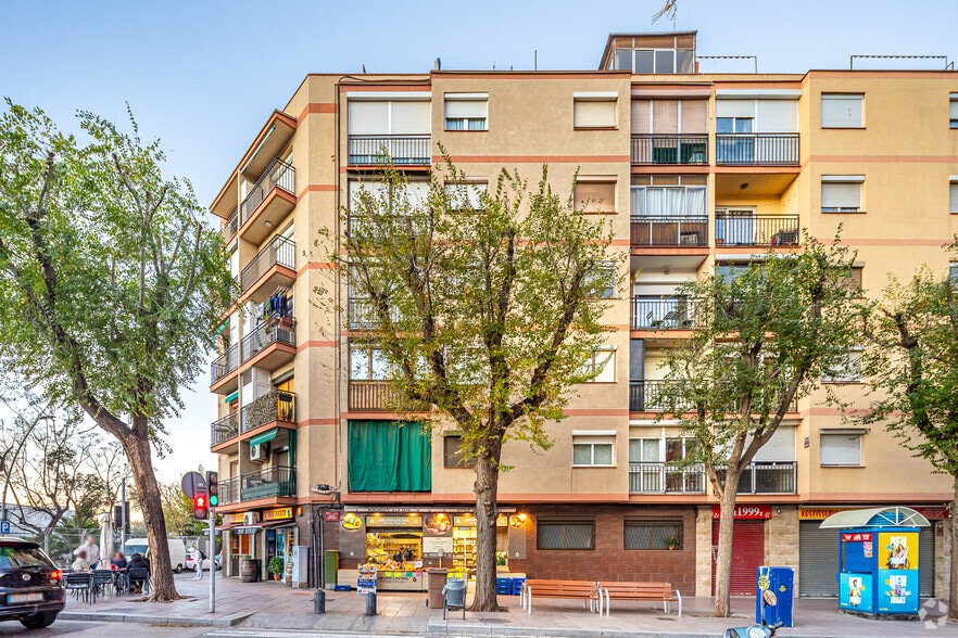 Multifamily in Santa Coloma de Gramenet, Barcelona for sale - Building Photo - Image 2 of 2
