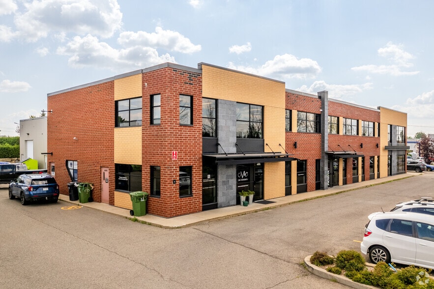 49354995 Rue AmbroiseLafortune, Boisbriand, QC J7H 0A4