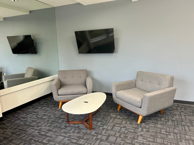 18 Commerce Way, Woburn, MA for lease - Interior Photo - Image 3 of 6