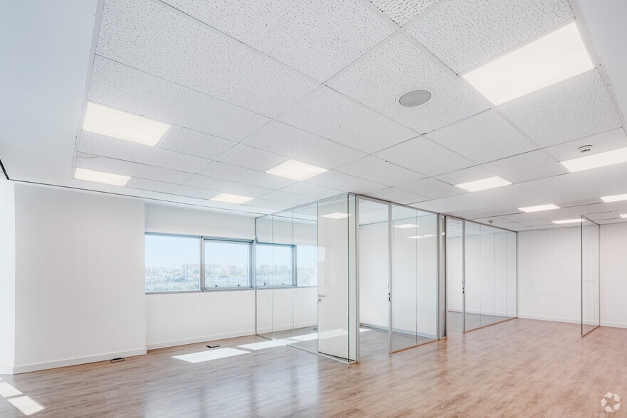 Calle Acanto, 22, Madrid, Madrid for lease - Building Photo - Image 3 of 20