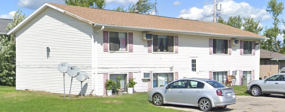 755 Brandon Ave, Hiawatha, IA for sale - Primary Photo - Image 1 of 1