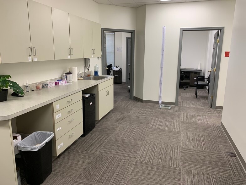 207 Pine St, Syracuse, NY for lease - Building Photo - Image 3 of 12