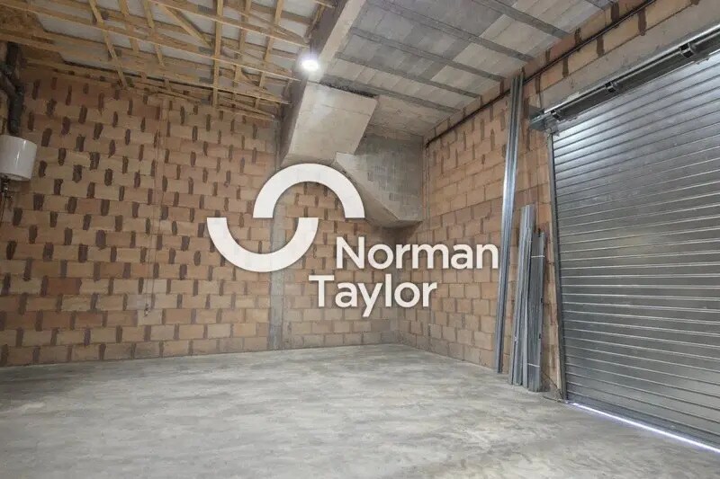 Flex in Béziers for lease - Interior Photo - Image 1 of 3