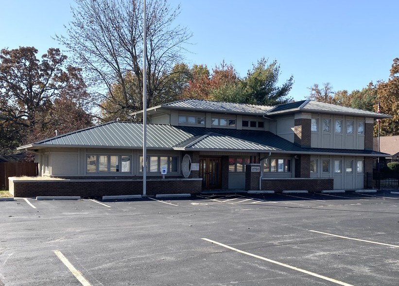 2750 E Sunshine St, Springfield, MO 65804