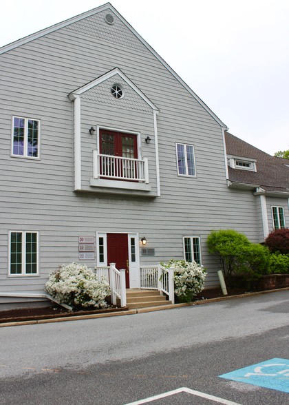 22 Mystic Ln, Malvern, PA for lease - Building Photo - Image 1 of 13