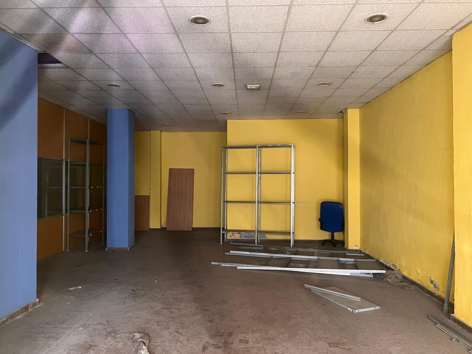 Retail in Llíria for lease Building Photo- Image 1 of 5