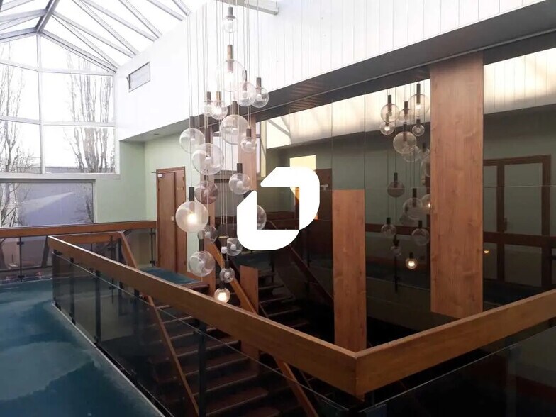 Office in Villebon-sur-Yvette for lease - Interior Photo - Image 2 of 9