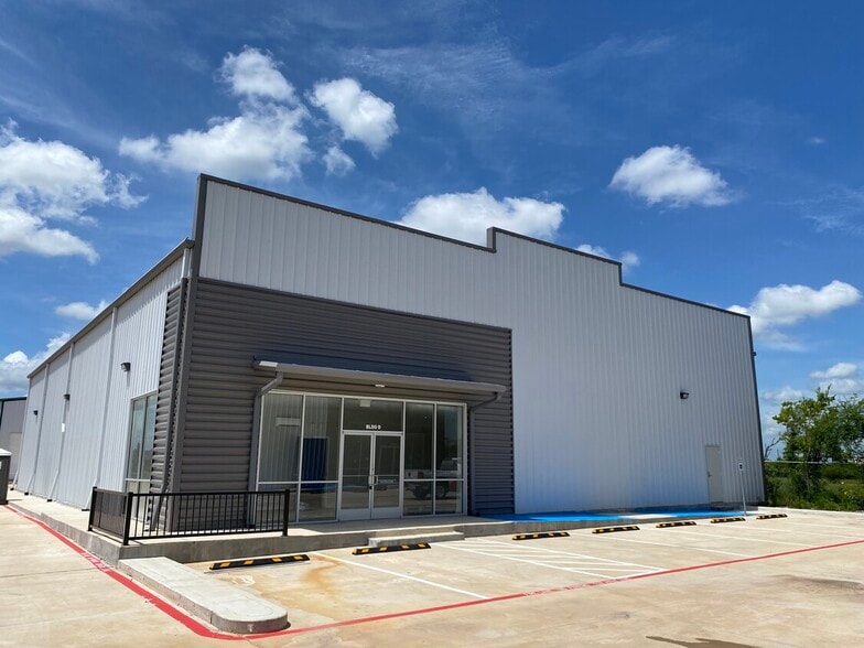 18120 W Bellfort St, Richmond, TX for lease - Building Photo - Image 1 of 5
