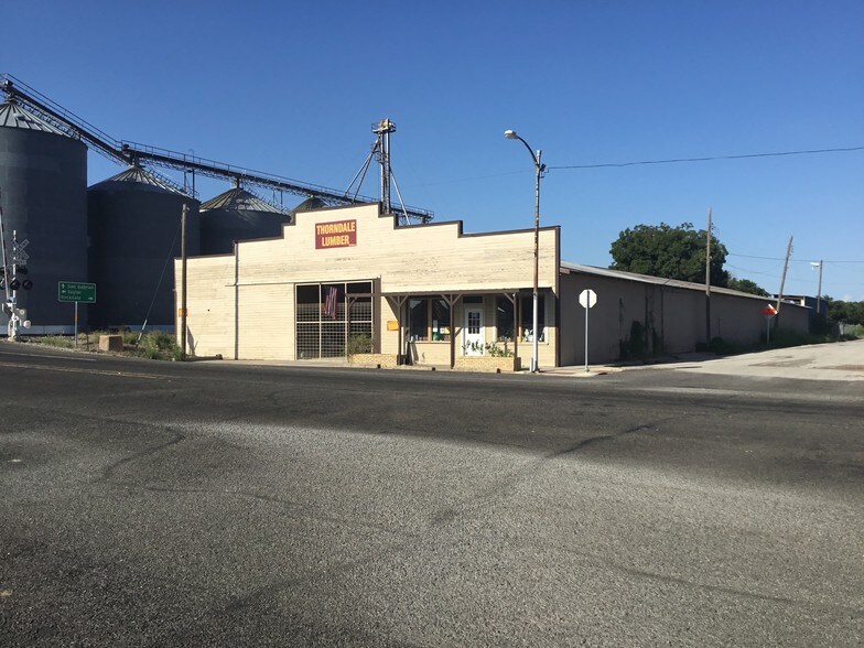 99 S Main St, Thorndale, TX 76577
