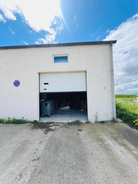 Flex in Saint-Nom-la-Bretèche for lease - Building Photo - Image 3 of 5