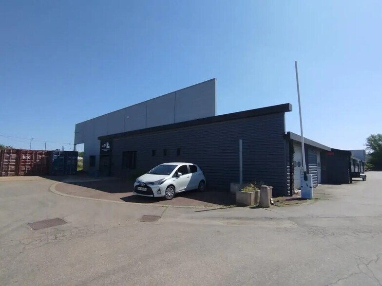 20 Rue De Marclan, Muret for sale - Building Photo - Image 2 of 33