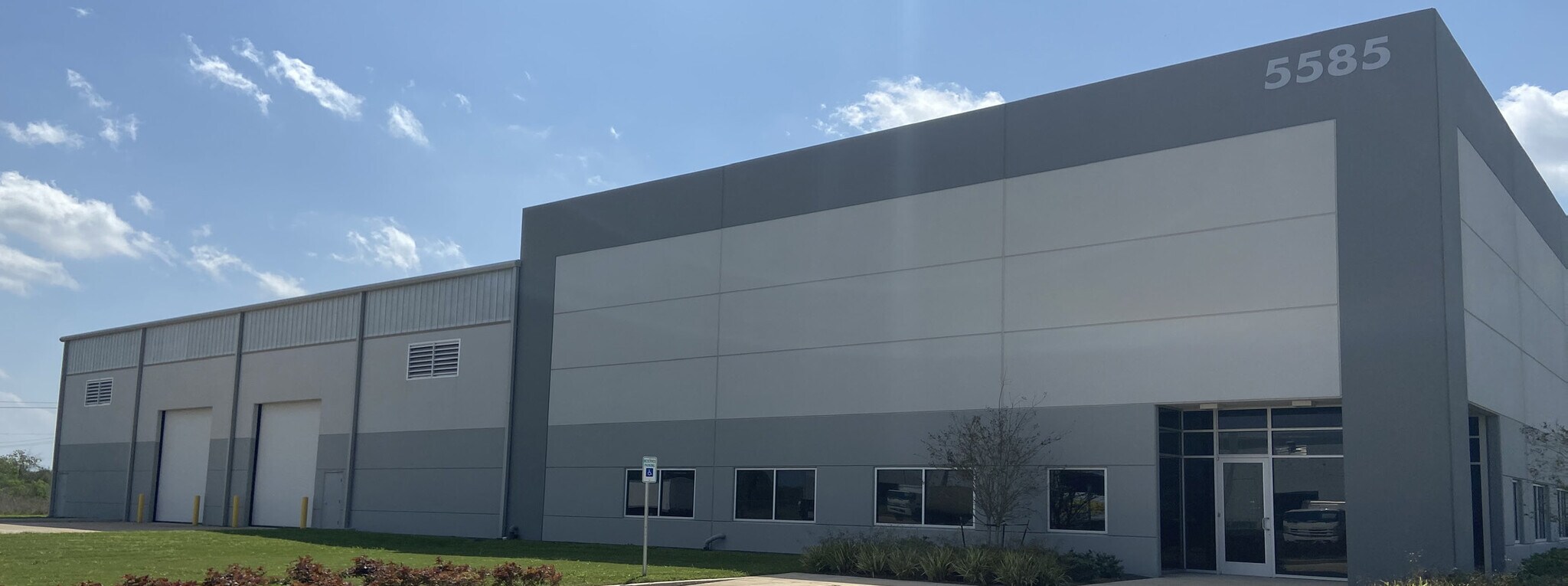 5585 Bay Oaks Dr, Pasadena, TX for sale Primary Photo- Image 1 of 1