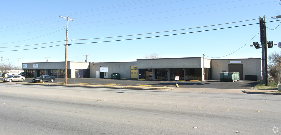 760-780 N Beach St, Fort Worth, TX for lease - Building Photo - Image 2 of 17