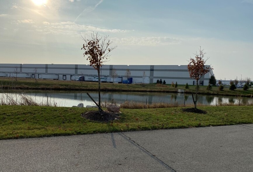 9224 Intermodal Ct N, Columbus, OH for lease - Building Photo - Image 2 of 4