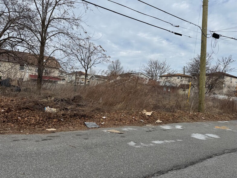 221 Finley ave, Staten Island, NY for sale - Building Photo - Image 2 of 3