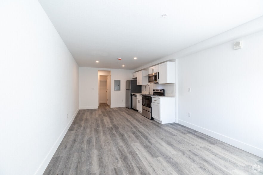 11800 E Colfax Ave, Aurora, CO for sale - Interior Photo - Image 2 of 18