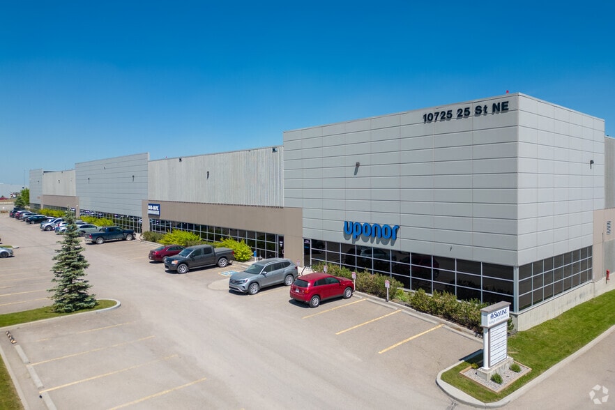 10725 25th St NE, Calgary, AB for lease - Primary Photo - Image 1 of 6