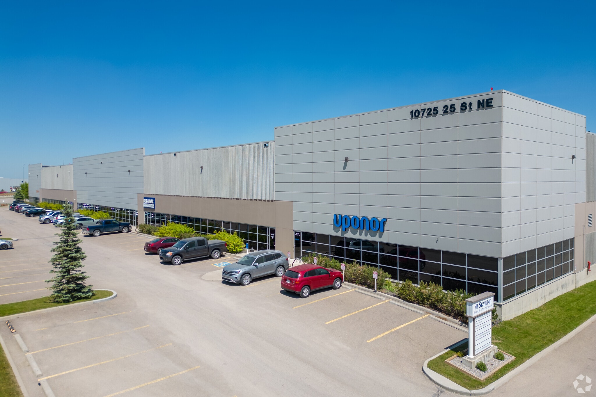 10725 25th St NE, Calgary, AB for lease Primary Photo- Image 1 of 7
