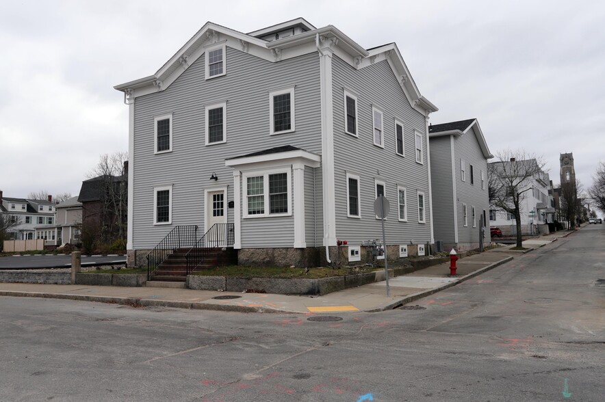 899 Pleasant St, New Bedford, MA for lease - Building Photo - Image 1 of 22