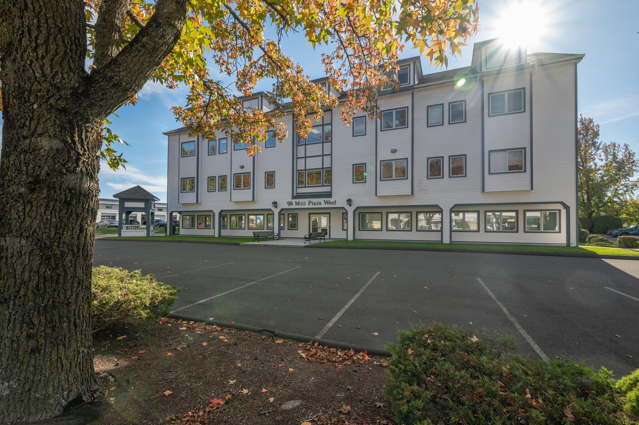 98 Mill Plain Rd, Danbury, CT for lease Building Photo- Image 1 of 8