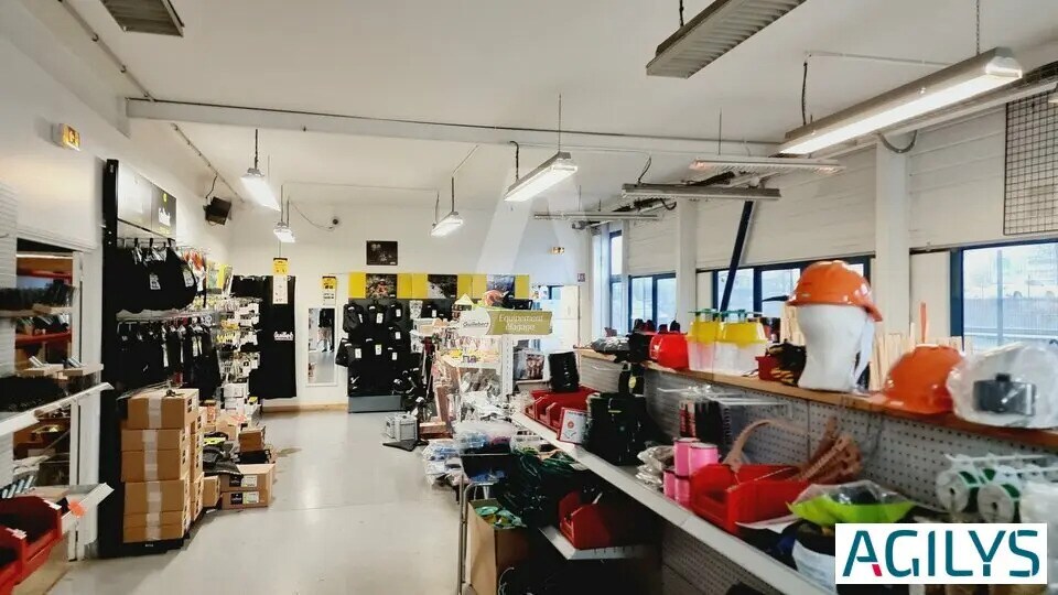 Flex in Fresnes for lease - Interior Photo - Image 2 of 5