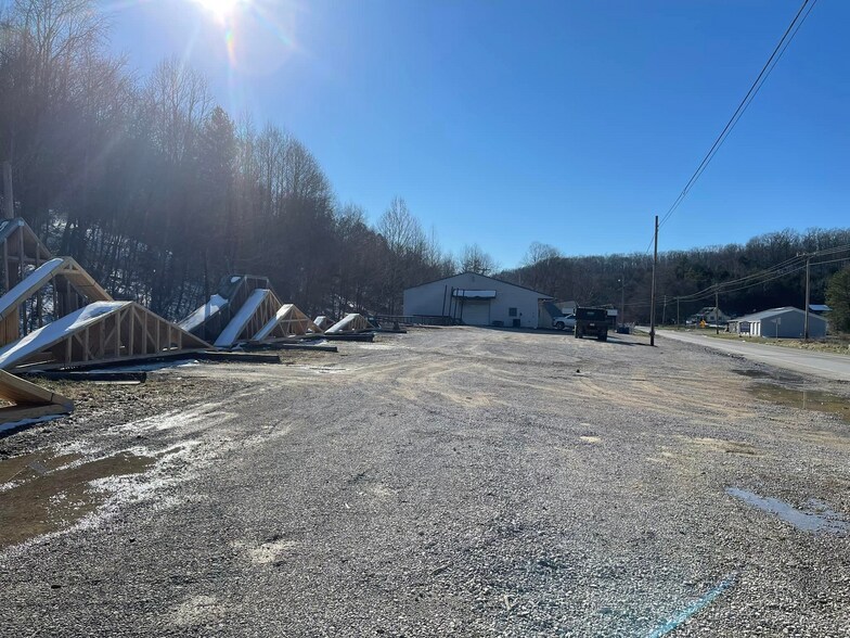 9021 Highway 421, Mckee, KY for sale - Primary Photo - Image 1 of 1