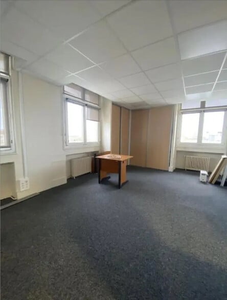 Office in Le Havre for lease - Interior Photo - Image 3 of 4