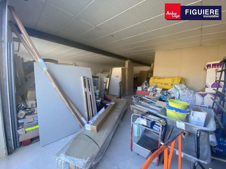 Flex in Salon-de-Provence for lease - Interior Photo - Image 3 of 13