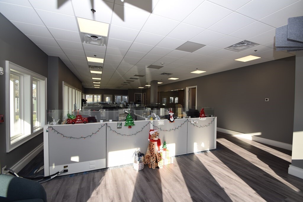 181 S Franklin St, Holbrook, MA 02343 - Unit 400 - - Interior Photo - Image 1 of 8