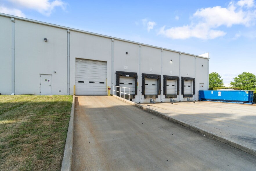 12730 Virkler Dr, Charlotte, NC for lease - Building Photo - Image 3 of 9