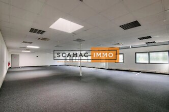 Flex in Tremblay-en-France for lease Building Photo- Image 1 of 2