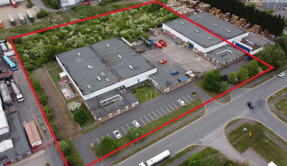 14 Earlstrees Rd, Corby for sale - Primary Photo - Image 1 of 1