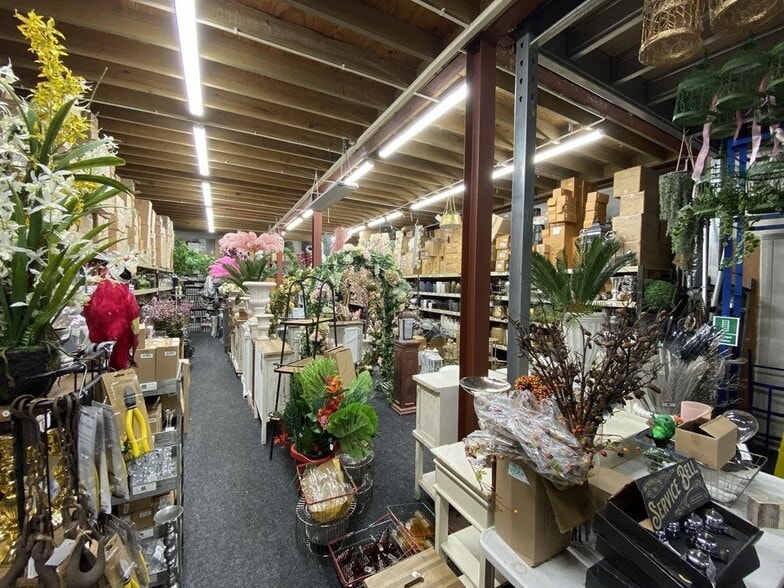 St Johns Rd, Isleworth for lease - Building Photo - Image 3 of 31