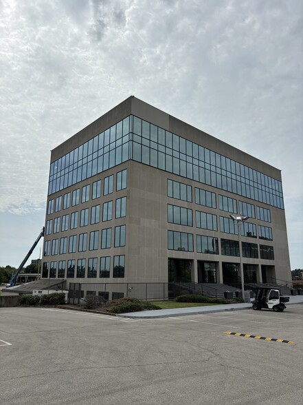 85 N Danny Thomas Blvd, Memphis, TN for lease - Building Photo - Image 1 of 7