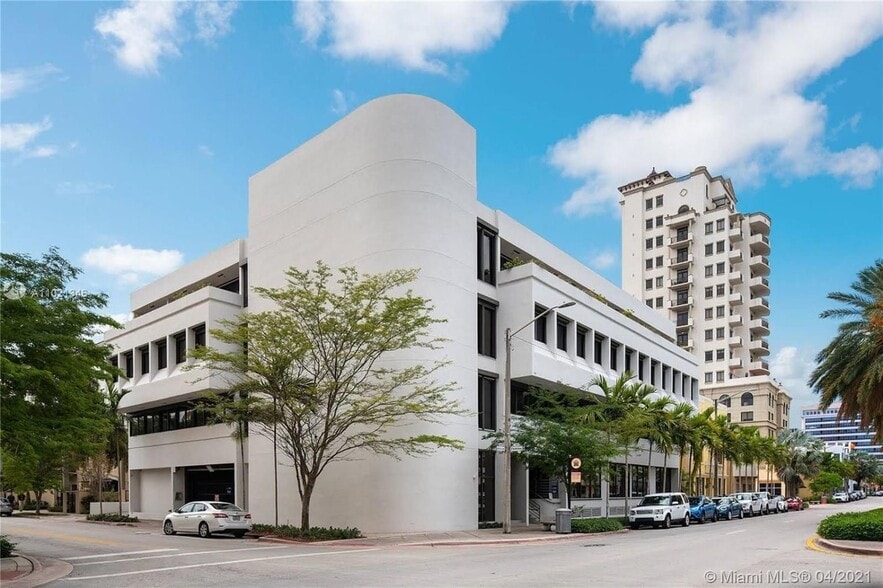 1701 Ponce De Leon Blvd, Coral Gables, FL for lease - Building Photo - Image 1 of 42