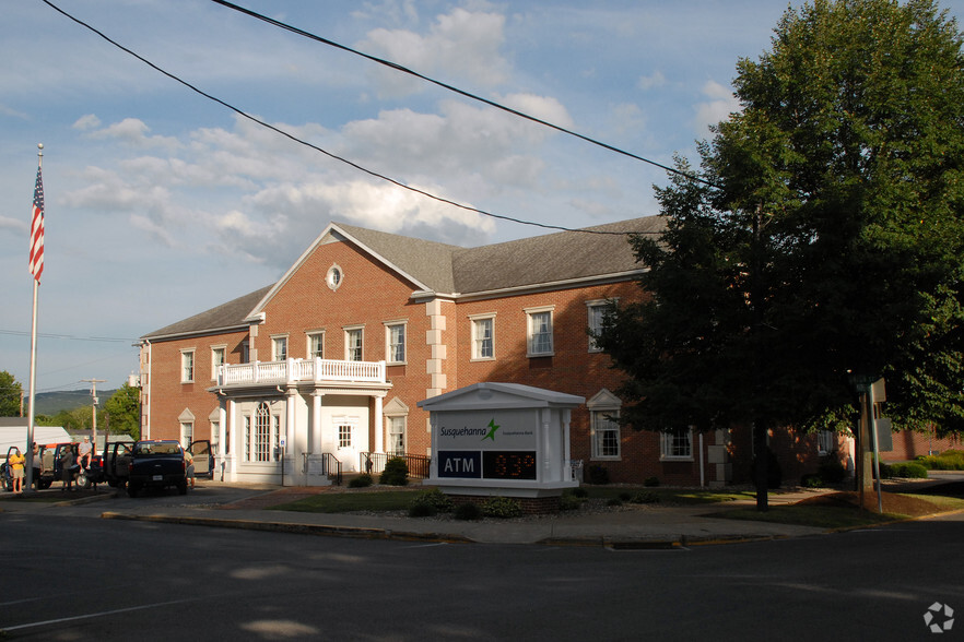 150 Market Sq, Millersburg, PA for sale - Primary Photo - Image 2 of 5