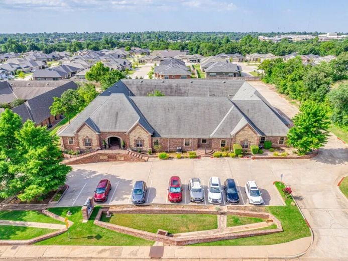 1218 E 9th St, Edmond, OK for lease Building Photo- Image 1 of 20