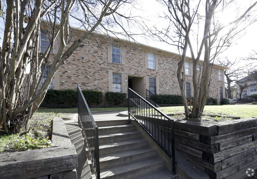 830 Lancaster Ave, Dallas, TX for sale - Building Photo - Image 3 of 4