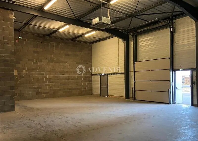 Flex in COURNON-D'AUVERGNE for lease - Interior Photo - Image 3 of 12