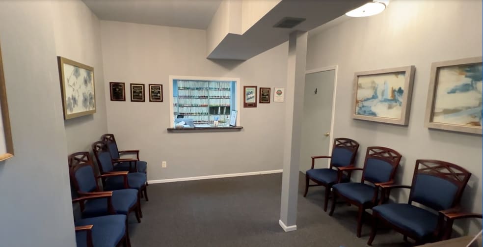 430 Bridge Plaza Dr, Manalapan Township, NJ for sale - Interior Photo - Image 2 of 2