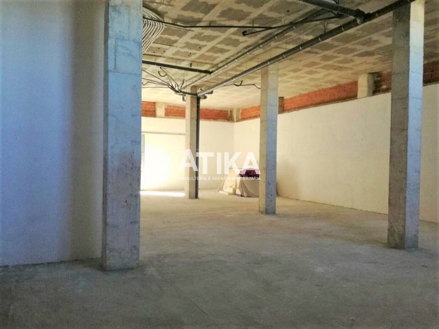 Retail in València for lease Building Photo- Image 1 of 8