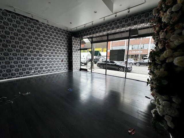 9601-9609 Santa Monica Blvd, Beverly Hills, CA for lease Interior Photo- Image 1 of 3