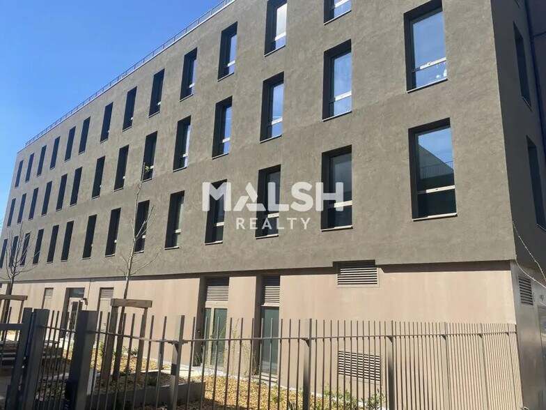 Office in Décines-Charpieu for sale - Building Photo - Image 2 of 6