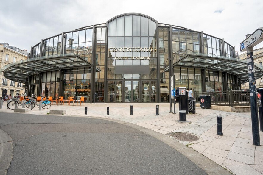 Office in Bordeaux for lease - Building Photo - Image 2 of 10