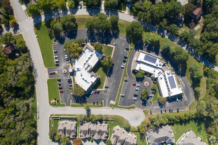 4444 N Belleview Ave, Kansas City, MO for lease - Aerial - Image 3 of 39