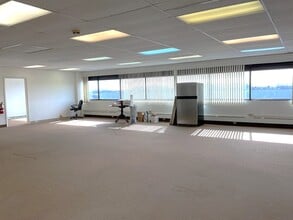 6001 Cochran Rd, Solon, OH for lease Interior Photo- Image 2 of 4